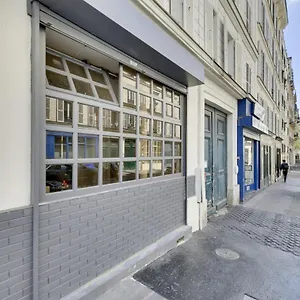 bright-charming-modern-studio-by-dreamy-canal-st-martin.fr-paris.fr/